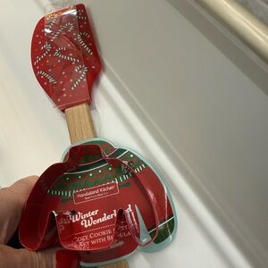 Christmas Sweater Cookie Cutter and Candy Cane  Spatula Set NWT